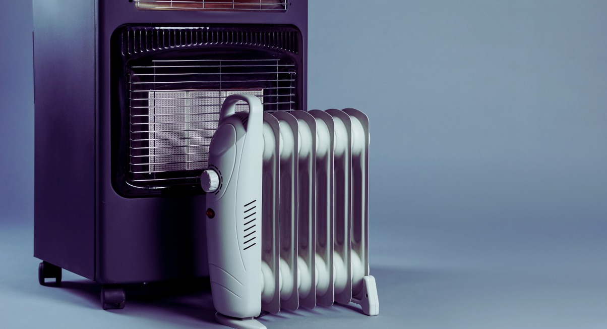Radiateur à bain d'huile et chauffage soufflant côte à côte